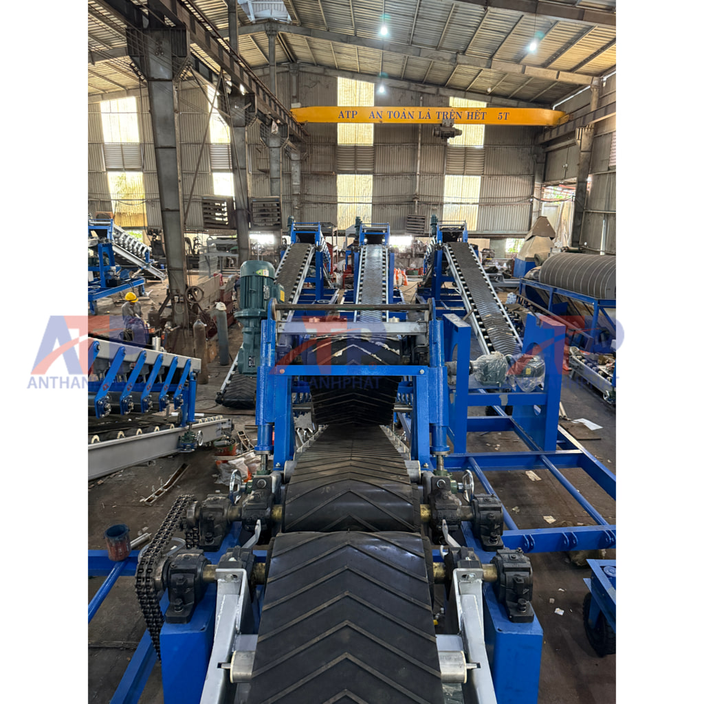 Băng tải làm tơi lên xe 