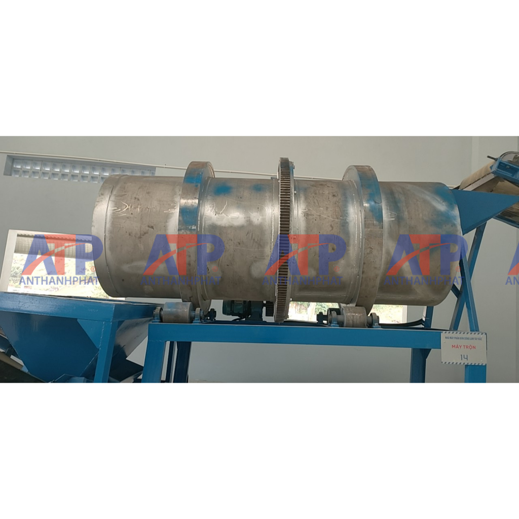 may-tron-phan-bon-lien-tuc